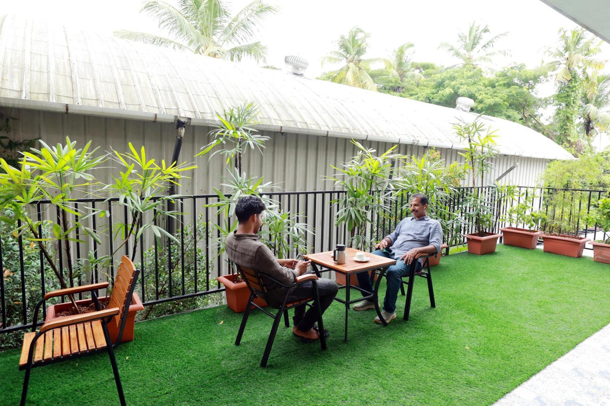 Cmk Habitat Centre Hotell Kochi Exteriör bild